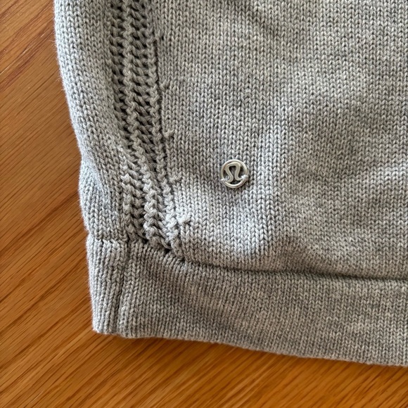 Lululemon Bhakti Reality gray knit sweater Short Sleeve Sweater Top Size 4 gray - Picture 6 of 6